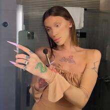  Nude