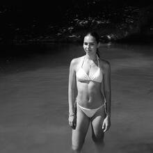  Nude