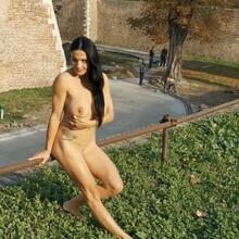  Nude