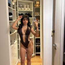  Nude