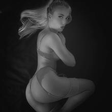  Nude