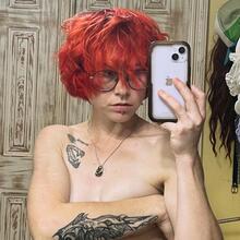  Nude