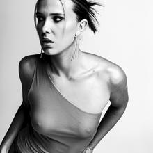  Nude