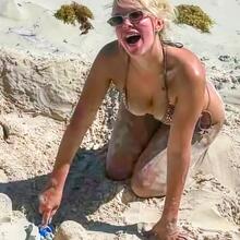  Nude