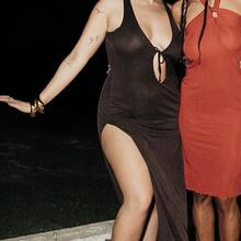  Nude