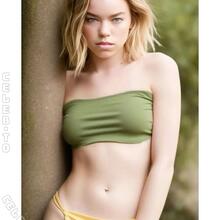  Nude