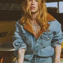  Nude