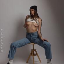  Nude
