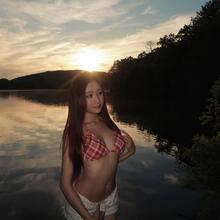  Nude