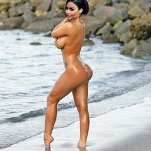  Nude