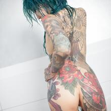  Nude