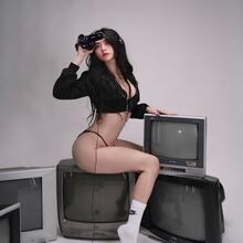  Nude