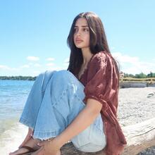  Nude