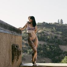  Nude
