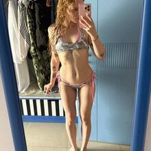  Nude