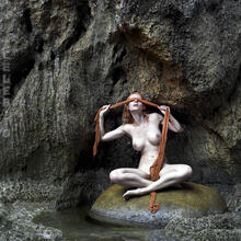  Nude