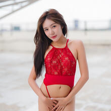  Nude