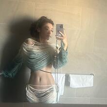  Nude