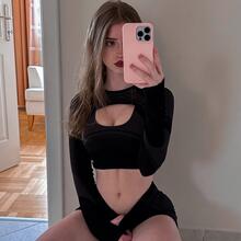  Nude