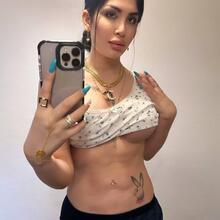  Nude