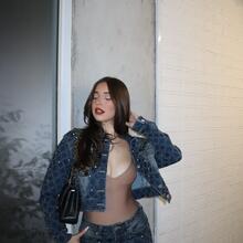  Nude