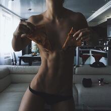  Nude