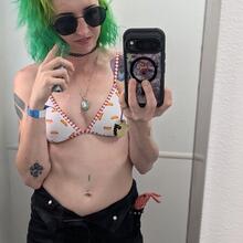  Nude