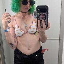  Nude
