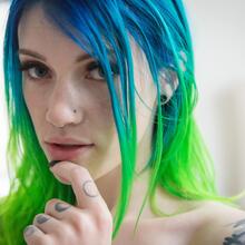  Nude
