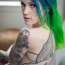  Nude
