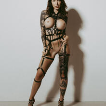  Nude