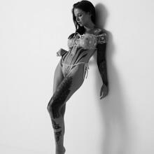  Nude