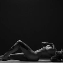  Nude