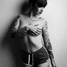  Nude