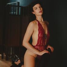  Nude