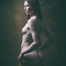  Nude
