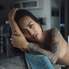  Nude