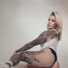 Nude