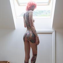  Nude