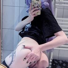  Nude