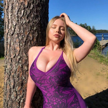  Nude