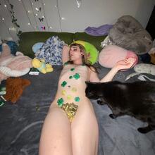  Nude