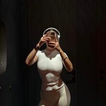 Nude