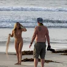  Nude