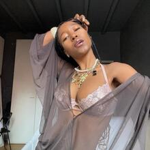 Nude
