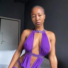  Nude