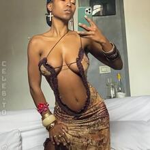  Nude