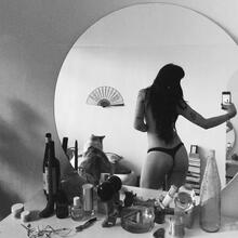  Nude