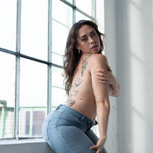  Nude