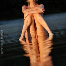  Nude
